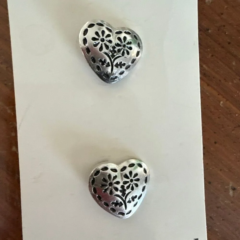 Vintage JHB International Floral Heart Buttons New on Card Set of 2 5/8”
